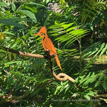 Vasból készült harkály kerti medál, idilli stílusú, PP zacskóban egyedi csomagolásban