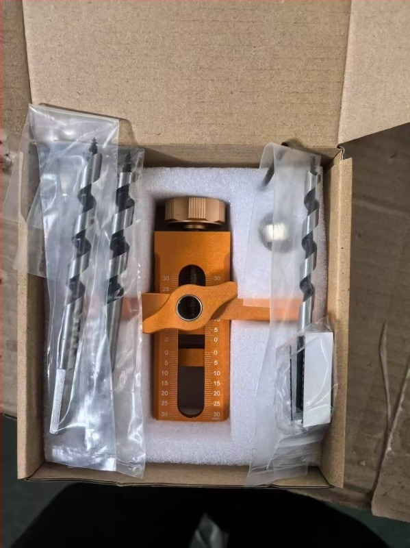 Többfunkciós alumíniumötvözetű szekrényajtó szerelő eszköz, ajtópanel rögzítéséhez és nyitóeszköz, visszalabó mechanizmussal