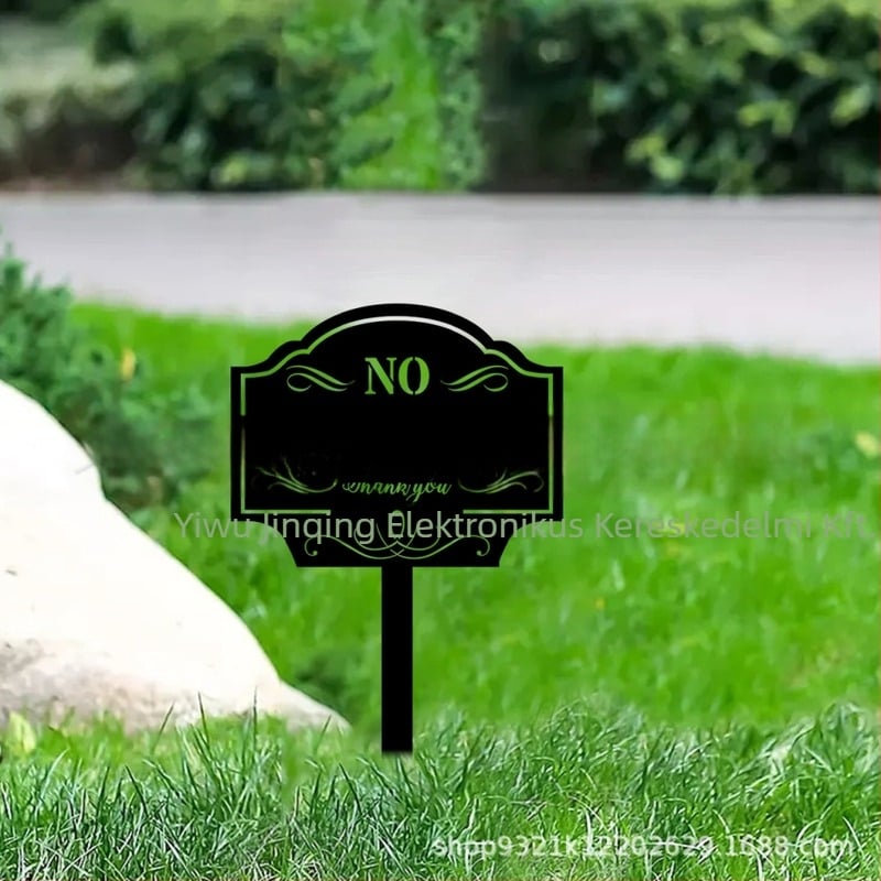 Fémből készült figyelmeztető tábla udvarra és kertbe, földbe süllyeszthető, figyelmeztetés háziállatok számára