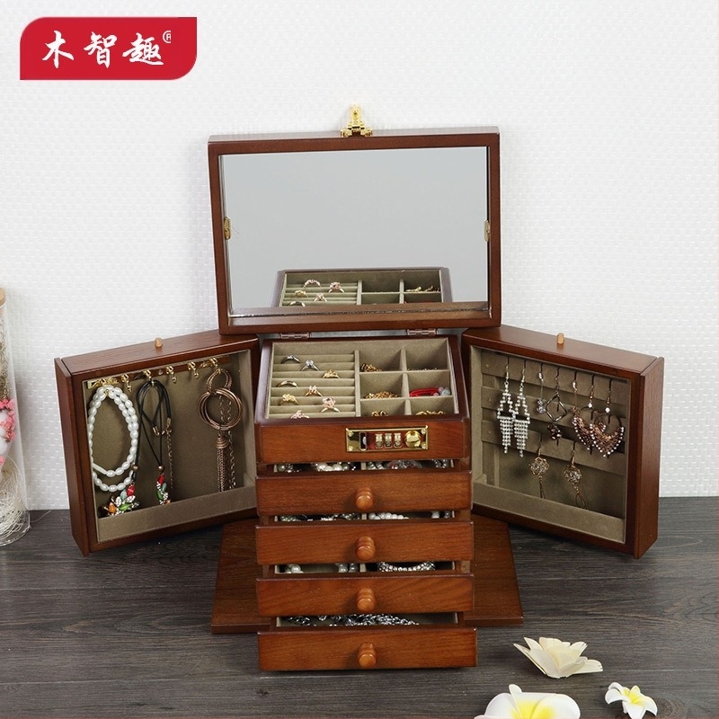 Fából készült ékszerdoboz zárható rekeszekkel, 18L kapacitással, virágos mintával