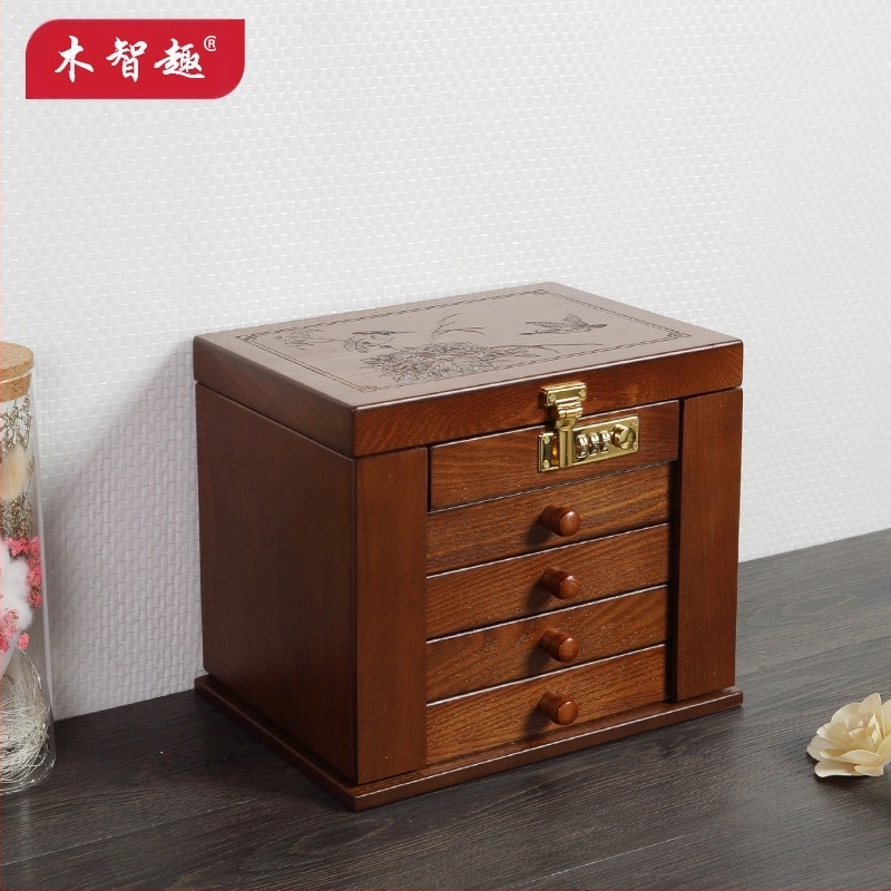 Fából készült ékszerdoboz zárható rekeszekkel, 18L kapacitással, virágos mintával