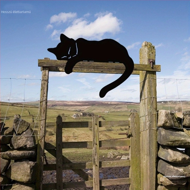 Alvó macska szobor kültéri kerthez, sziluetta, kerítés tetejére szánt dísz, sütőben égetett felület
