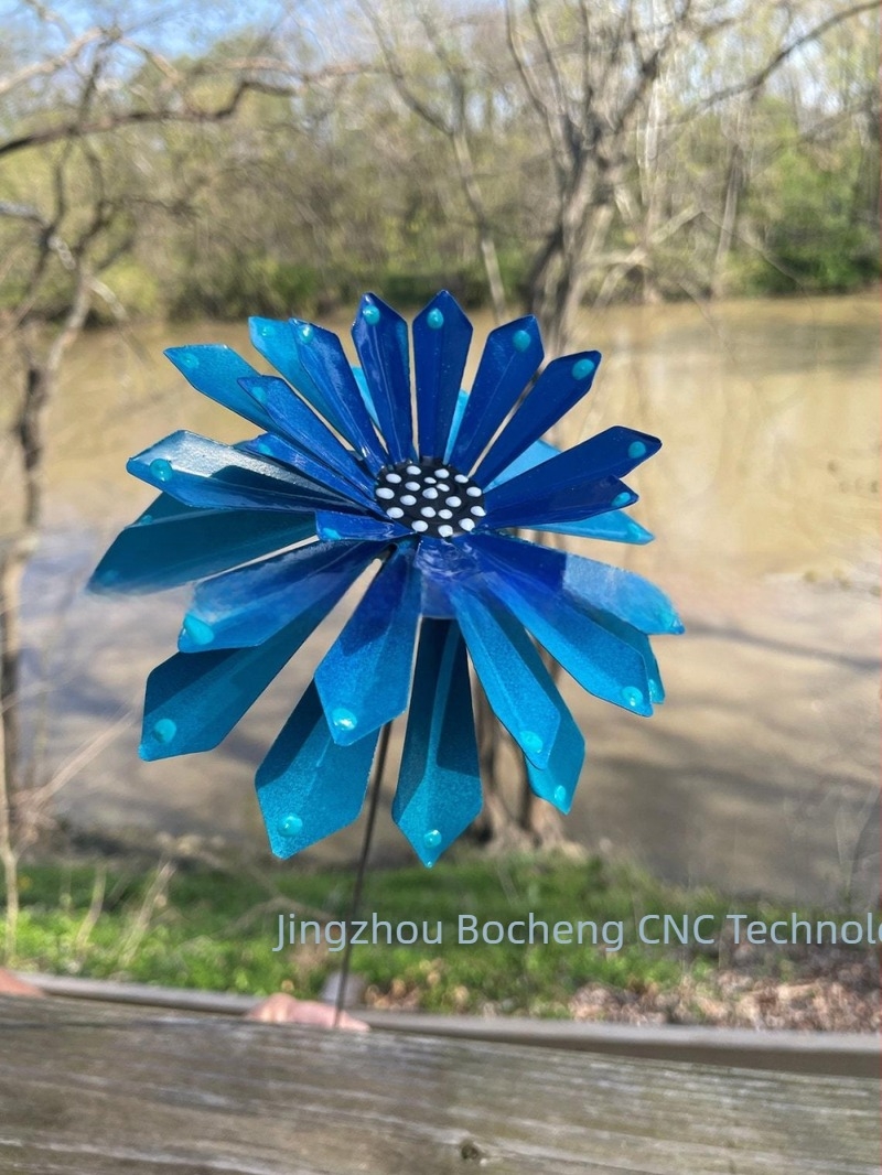 Fém kerti karó virágokhoz, modern minimalista stílus, növényi motívum, táj virág dekoráció, félkézi, félgépes gyártás