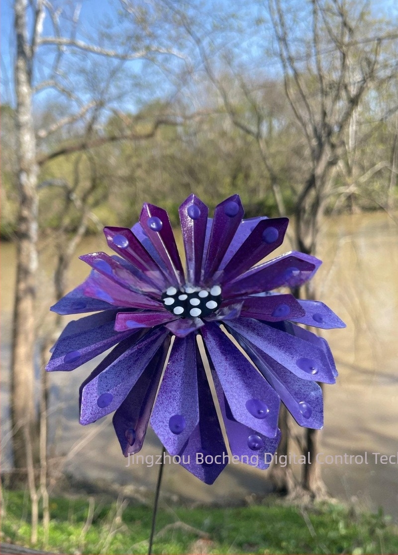 Fém kerti karó virágokhoz, modern minimalista stílus, növényi motívum, táj virág dekoráció, félkézi, félgépes gyártás