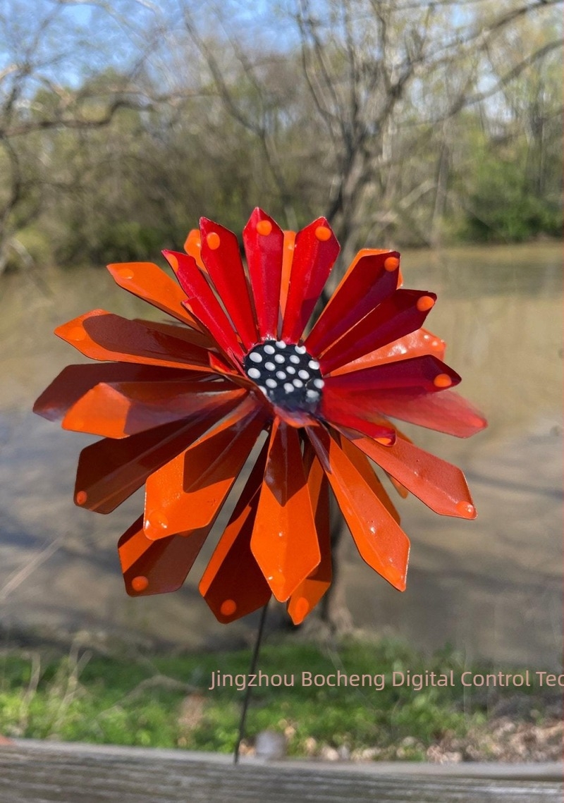 Fém kerti karó virágokhoz, modern minimalista stílus, növényi motívum, táj virág dekoráció, félkézi, félgépes gyártás