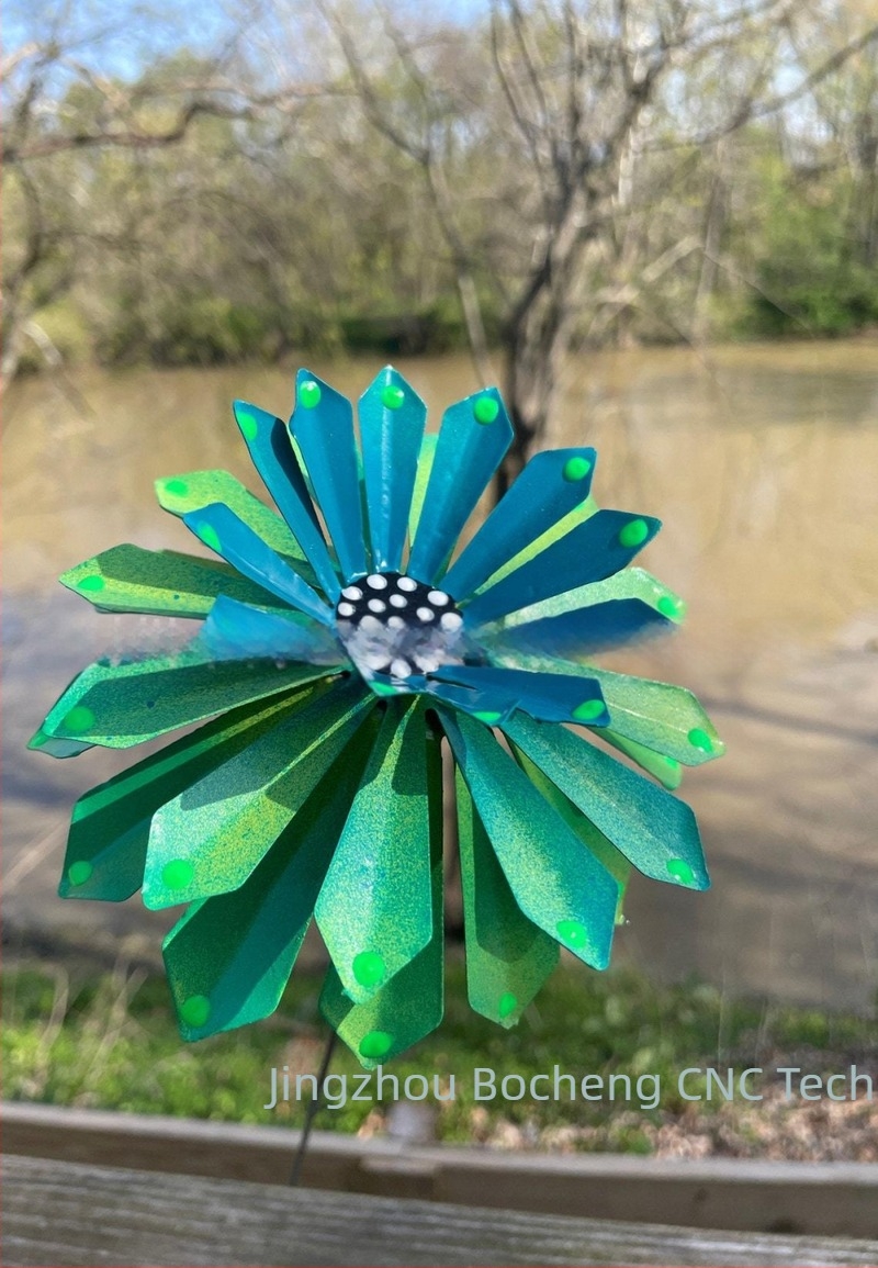 Fém kerti karó virágokhoz, modern minimalista stílus, növényi motívum, táj virág dekoráció, félkézi, félgépes gyártás