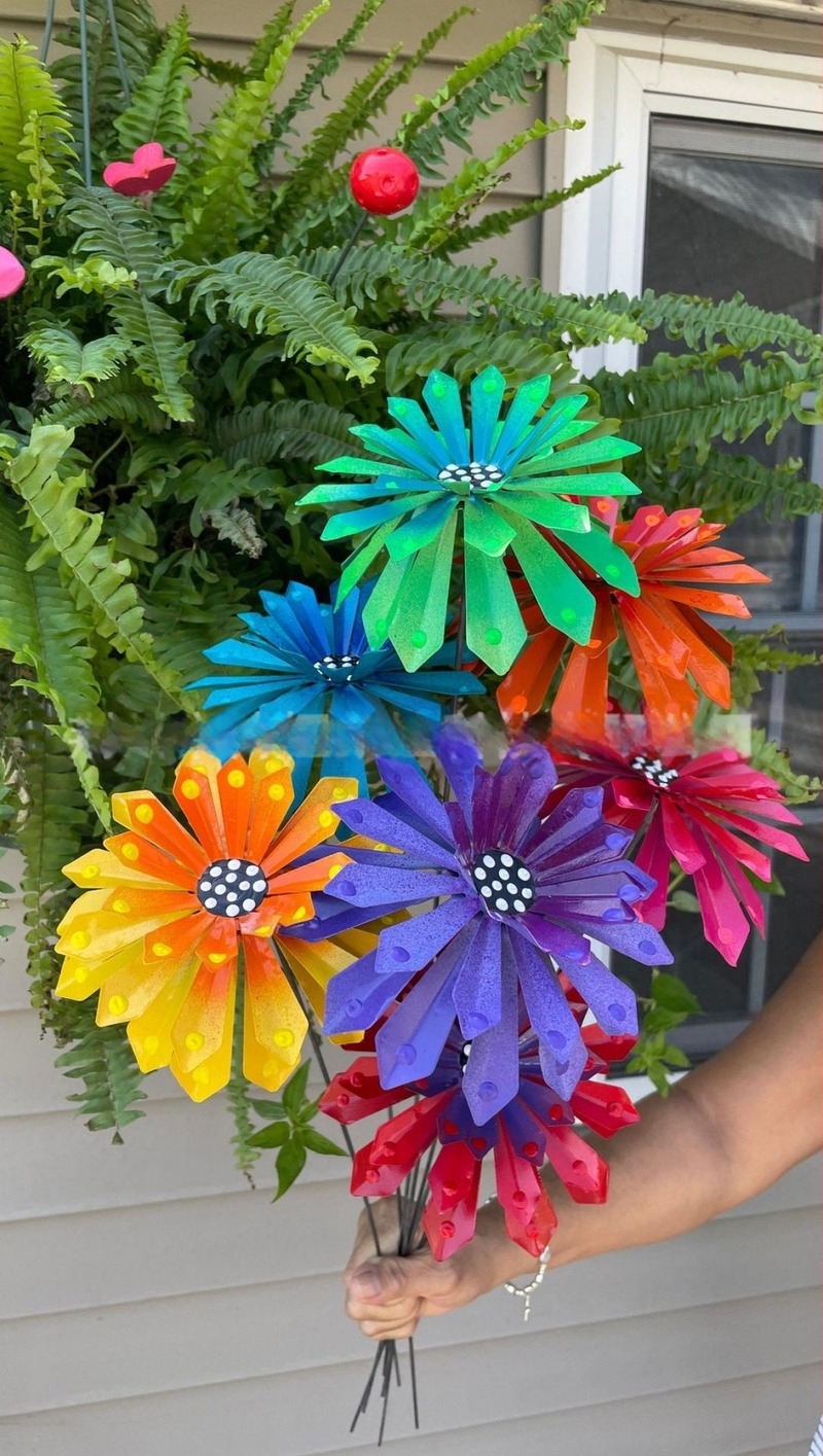 Fém kerti karó virágokhoz, modern minimalista stílus, növényi motívum, táj virág dekoráció, félkézi, félgépes gyártás