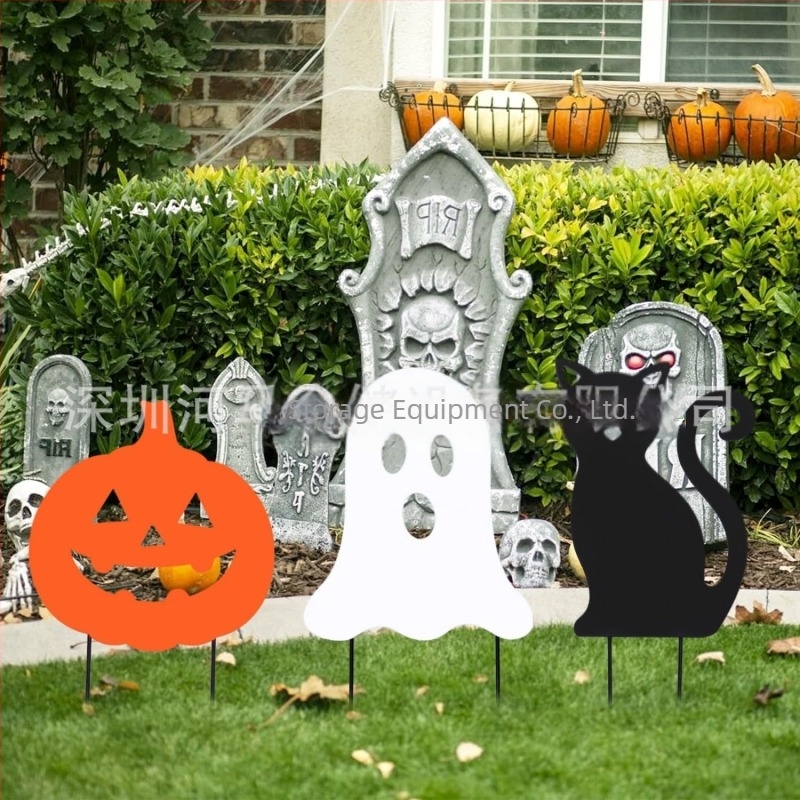 Fém Halloween-kerti jelzőtábla fényesen világító motívumokkal: koponya, szellem, tök, démon és fekete macska