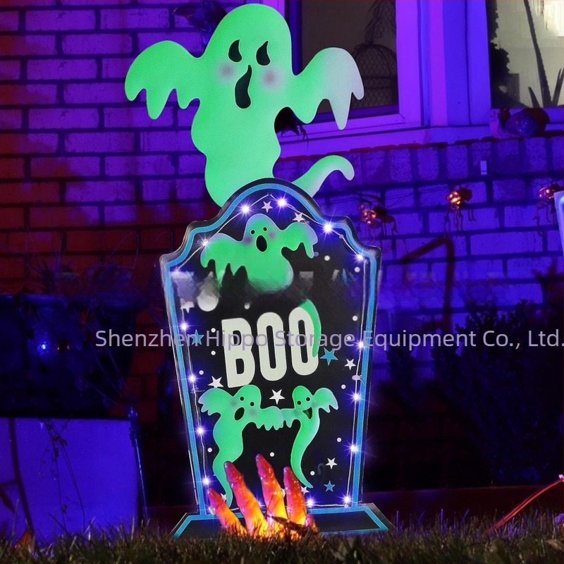 Fém Halloween-kerti jelzőtábla fényesen világító motívumokkal: koponya, szellem, tök, démon és fekete macska