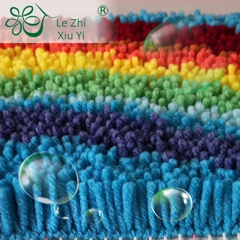 Képregény motívummal díszített, négyzet alakú szőnyegpárna, akril szálak, kézi mosás, alkalmas nappalira, hálószobára, dolgozószobára, étterembe, előszobára, erkélyre