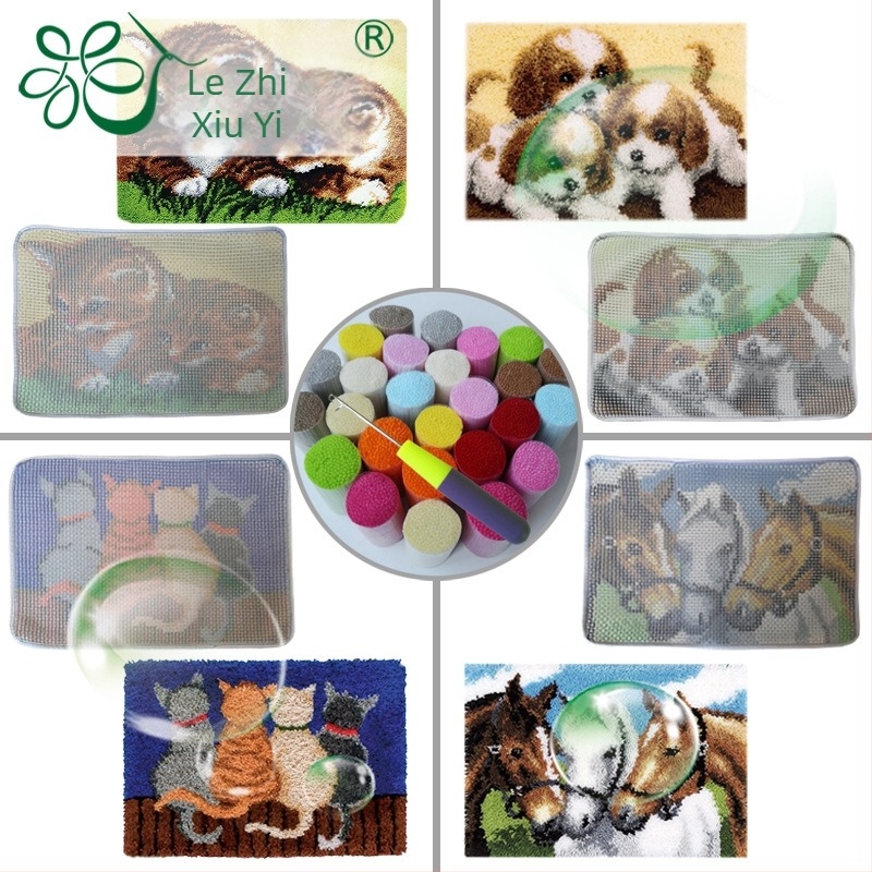 Képregény motívummal díszített, négyzet alakú szőnyegpárna, akril szálak, kézi mosás, alkalmas nappalira, hálószobára, dolgozószobára, étterembe, előszobára, erkélyre