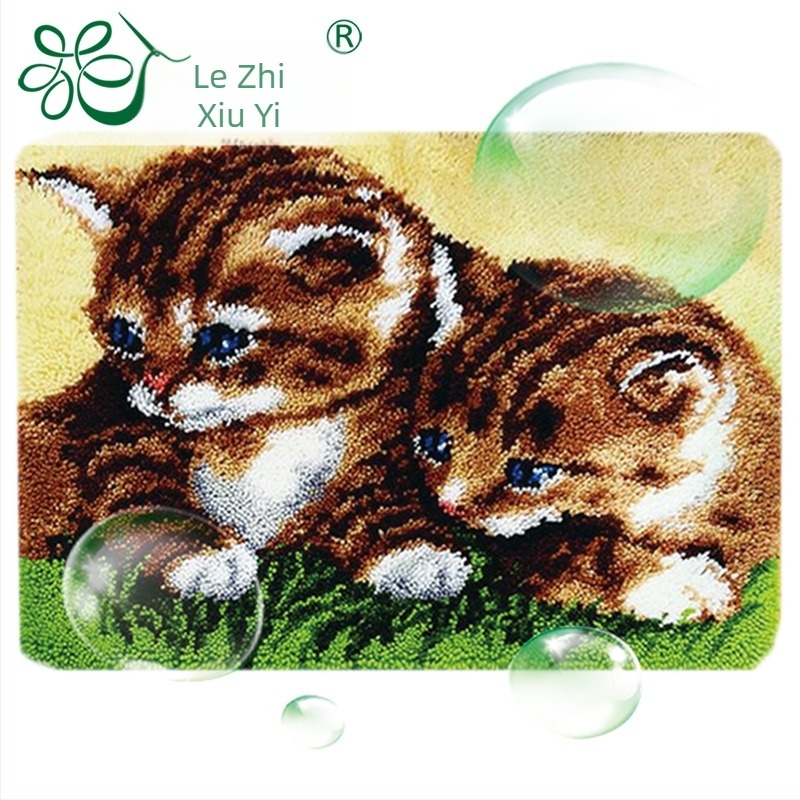 Képregény motívummal díszített, négyzet alakú szőnyegpárna, akril szálak, kézi mosás, alkalmas nappalira, hálószobára, dolgozószobára, étterembe, előszobára, erkélyre