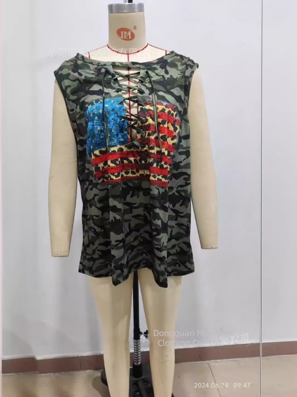 Kamuflált mintázatú ujjatlan mellény mély V-nyakkal, laza szabás, pamut–poliészter keverék (70-80% poliészter), Nyár 2024