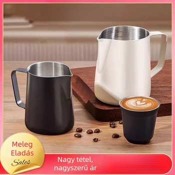 Latte art pohár mérőskálával és keskeny kifolyóval