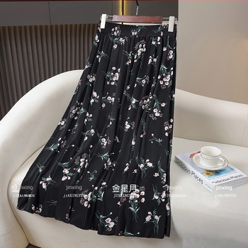 A-vonalú midi szoknya, hosszú, virágos mintázat, Ice Silk, 70–80% viszkóz, enyhe nyújthatóság, 2025 nyár