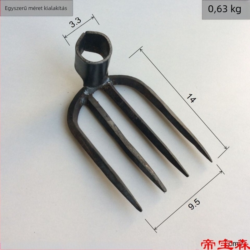 Kézzel kovácsolt négyfogú gereblye fej, vasból készült, kertben és gazdaságban használható