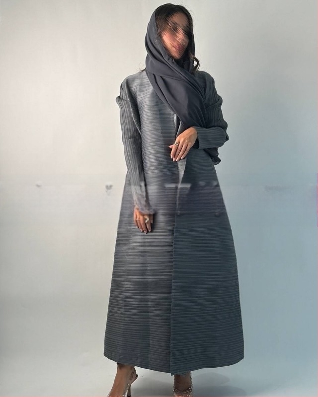 Arab abaya fodrozott mintával, hosszú ujjú, hosszított fazon, kötőzáras záródás