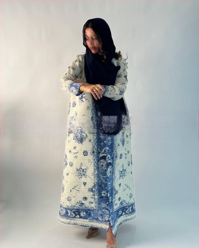 Arab abaya fodrozott mintával, hosszú ujjú, hosszított fazon, kötőzáras záródás