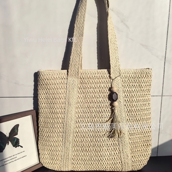 Szalmából készült válltáska, városi egyszerű stílus, függőleges négyzet alakú forma, cipzáros záródás, belső cipzáras zseb