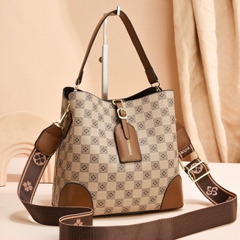 Női bucket bag kockás mintával, PU anyag, poliészter bélés, cipzáras nyitás, belső zsebek telefon és ID számára, laminált cipzáras zseb