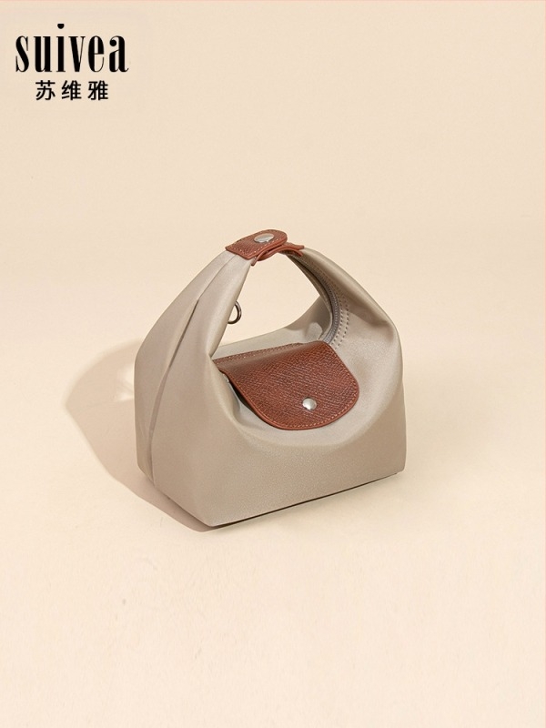 Női nylon válltáska utcai divat stílusban, dumpling alakú forma, cipzáras záródás, belső telefonzseb