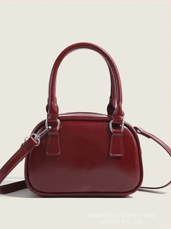 PU párnás alakú táska cipzáras nyitással, poliészter bélés, belső rejtett zseb cipzárral – 2025 tavasz