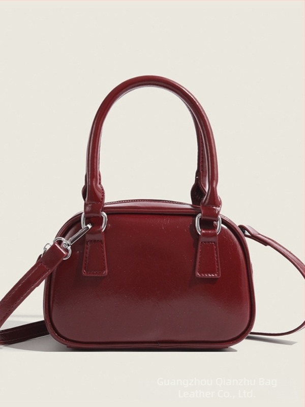 PU párnás alakú táska cipzáras nyitással, poliészter bélés, belső rejtett zseb cipzárral – 2025 tavasz