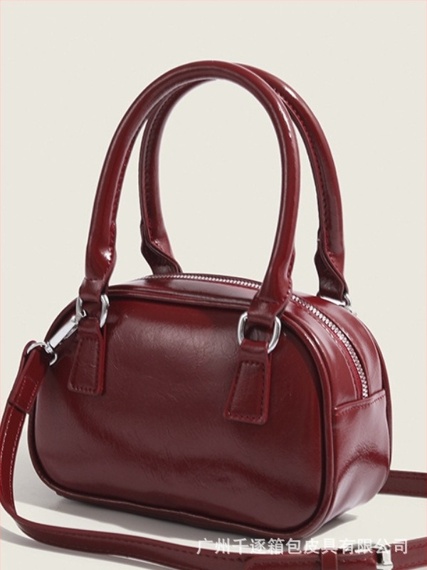 PU párnás alakú táska cipzáras nyitással, poliészter bélés, belső rejtett zseb cipzárral – 2025 tavasz