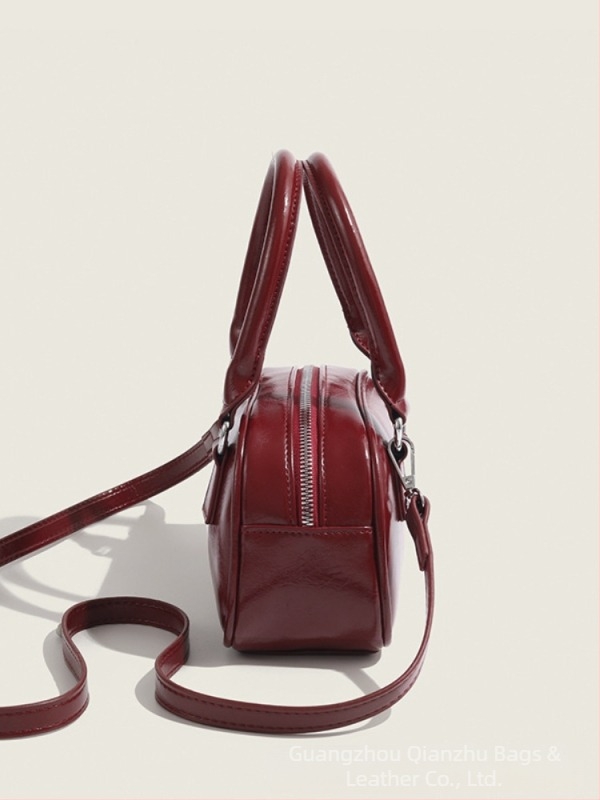 PU párnás alakú táska cipzáras nyitással, poliészter bélés, belső rejtett zseb cipzárral – 2025 tavasz