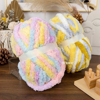 Kézzel kötött ujjas sál, Cat Tail, Snowball márka, poliészterfonal, színezett fonal, hossz 25,6 m, tömeg 226 g