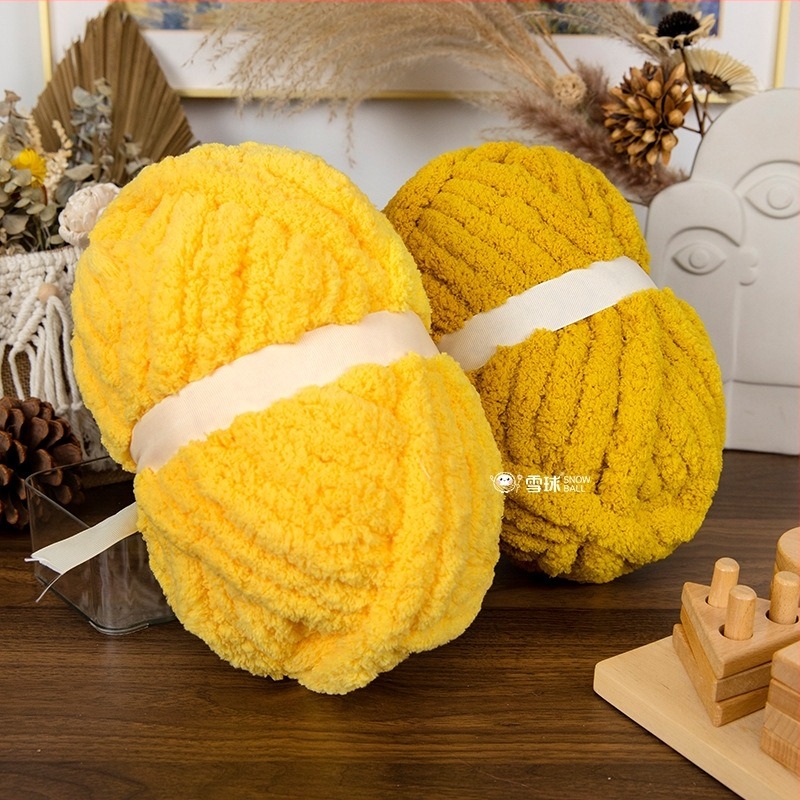 Kézzel kötött ujjas sál, Cat Tail, Snowball márka, poliészterfonal, színezett fonal, hossz 25,6 m, tömeg 226 g