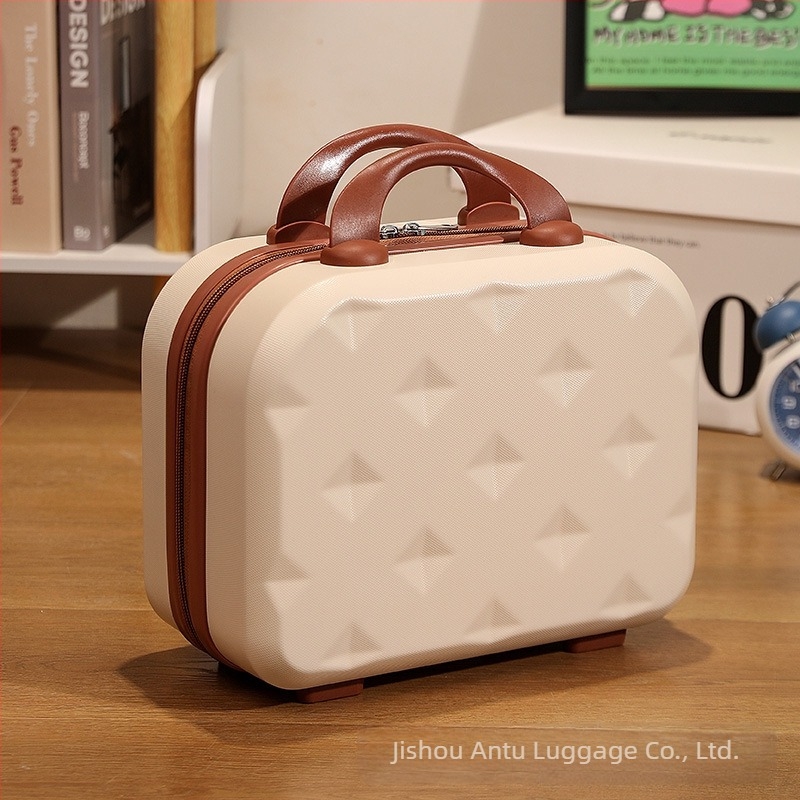 Utazóbőrönd ABS+PC anyagból, cipzáras nyitás, egyirányú kerekek, súly kb. 0,7 kg, szabványos kombinációs zár