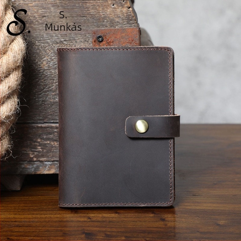 Uniszex utlevél-tartó valódi tehénbőrből, mágneses zárással — útlevél rekesz, kártya- és ID rekeszek, fénykép rekesz, testre szabható logó
