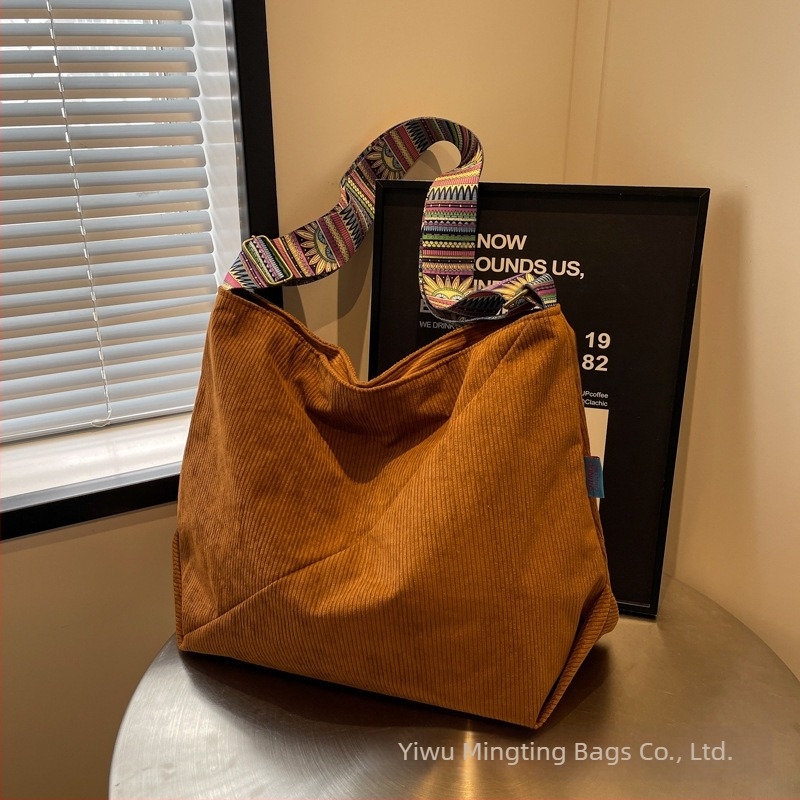 Corduroy női táska, nagy kapacitású — mindennapi crossbody/válltáska, cipzáras nyitás, függőleges négyzet alak, belső zsebek: cipzáras, telefon és ID