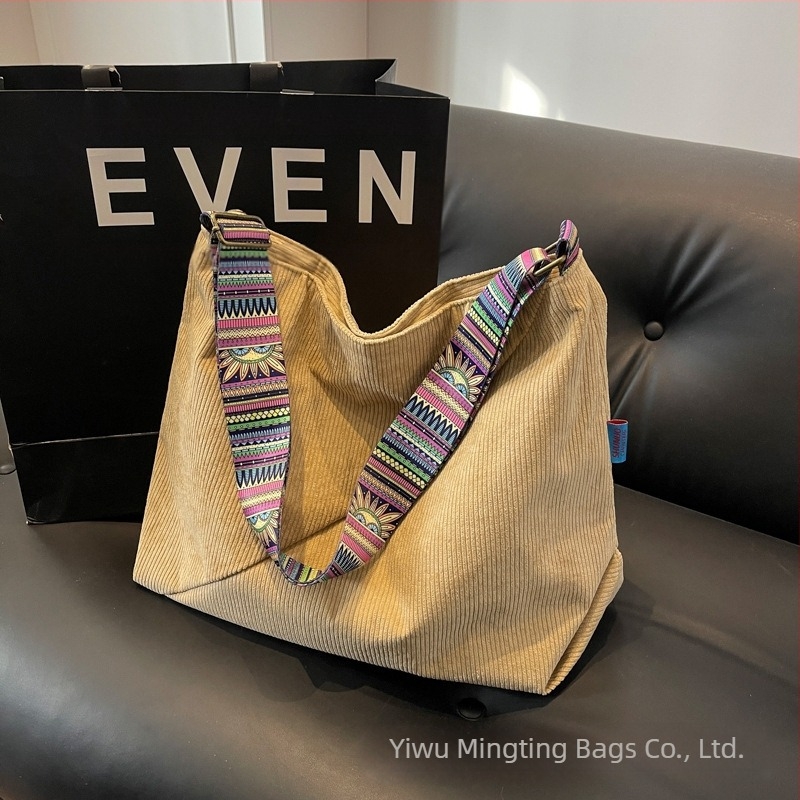 Corduroy női táska, nagy kapacitású — mindennapi crossbody/válltáska, cipzáras nyitás, függőleges négyzet alak, belső zsebek: cipzáras, telefon és ID