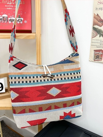 Jacquard anyag táskákhoz és ruházathoz — virágos mintázat, pamut és len; bélés poliészter; táska formája: dumpling; zárás: cipzár; belső zseb cipzárral