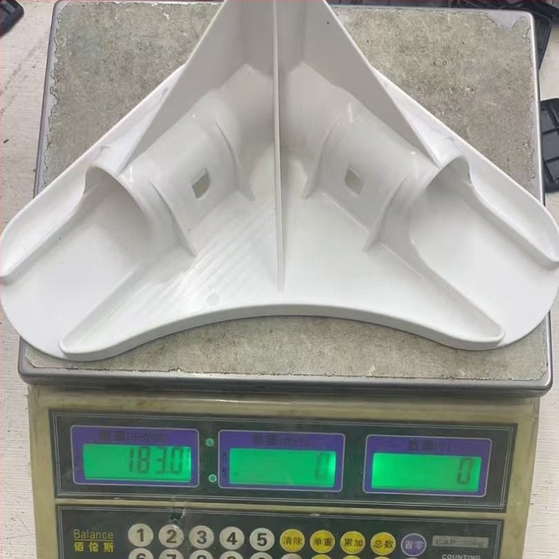 Intex műanyag T-alakú adapter medencékhez, modell Pool accessories adapter, anyag PP, tömeg 183 g, alkalmas úszásra és vízi sportokra