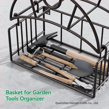 Vasból készült kerti tömlő tartó kosárral – nehéz használatra, asztali tárolás (Iron, Desktop storage, Hansen, 2023)