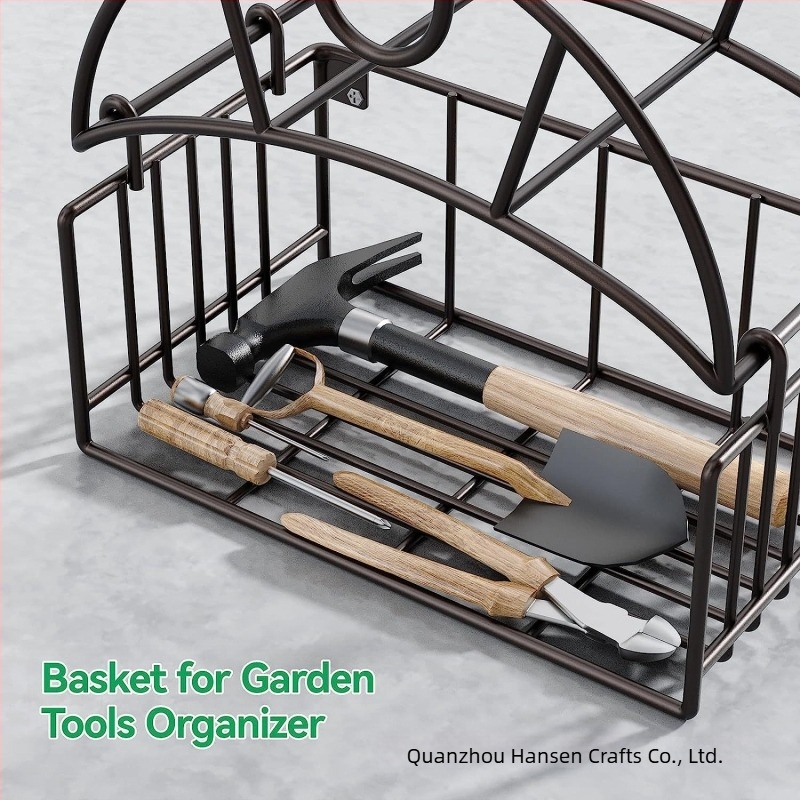 Vasból készült kerti tömlő tartó kosárral – nehéz használatra, asztali tárolás (Iron, Desktop storage, Hansen, 2023)