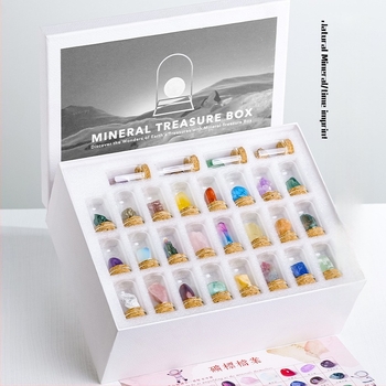 Kristály-geometriai díszgyűjtemény – ásványi kristály példányok, karton csomagolás, modern minimalist stílus