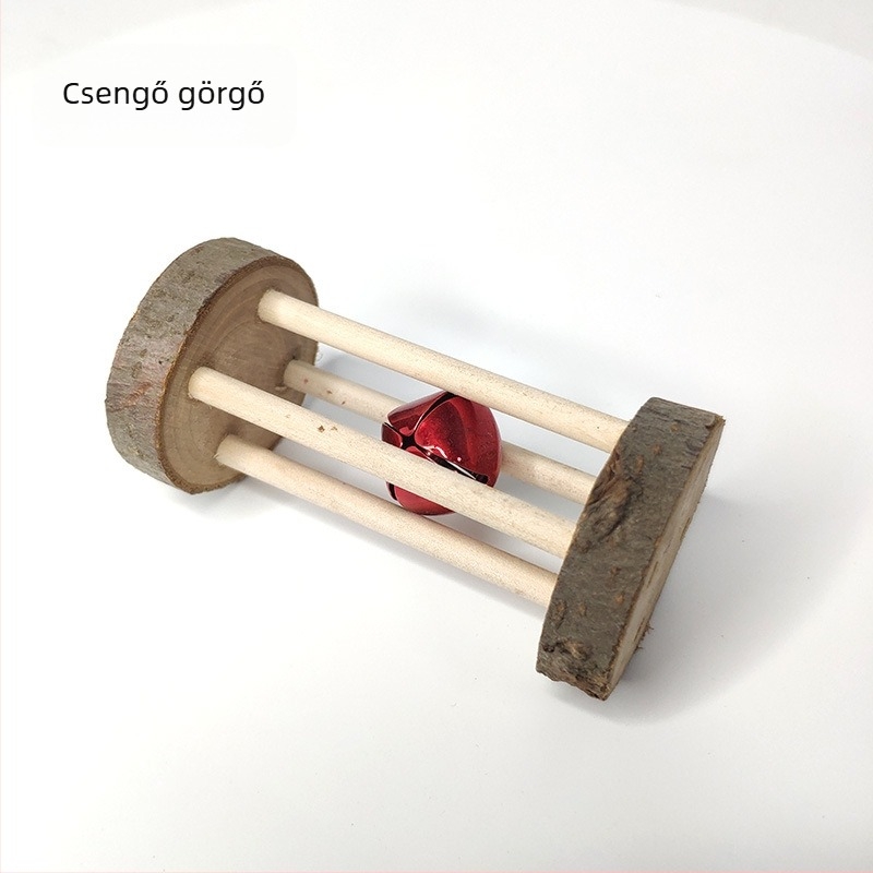 Almafa anyagú háziállat játék csengővel és forgó kerekekkel, harapós játék (Anyag: Almafa; Célközönség: Háziállatok; Import: Nem; Jellemzők: Csengő, forgó kerekek, harapós játék)