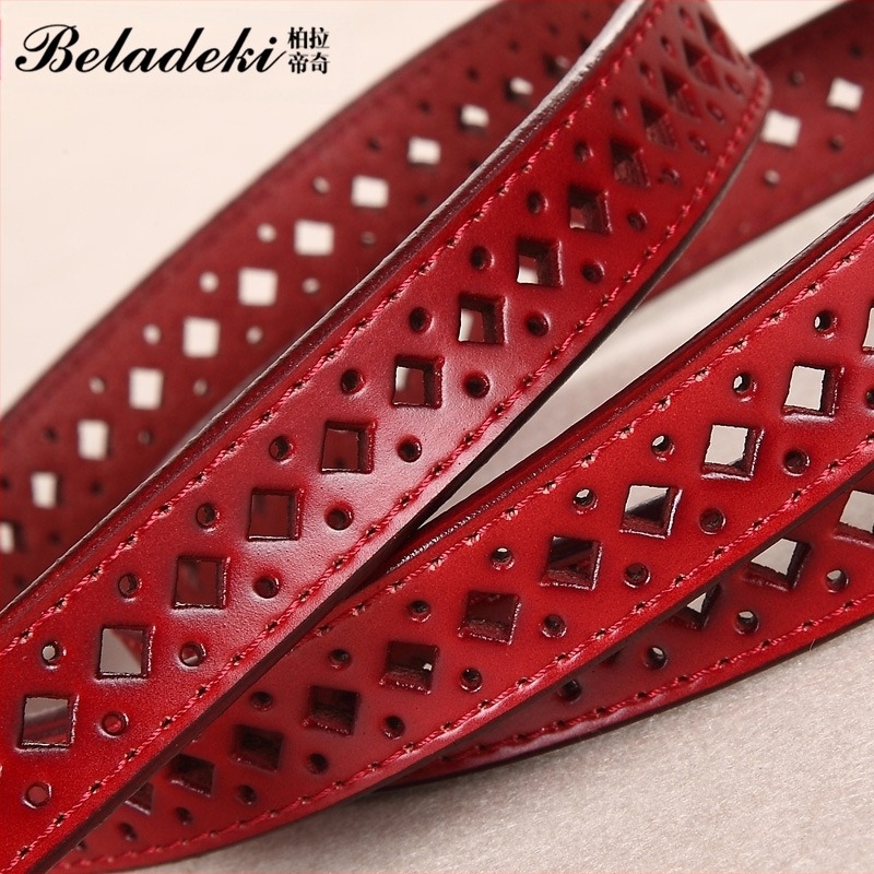 Uniszex bőröv természetes bőrből, két réteg marhabőrből, négyszögletes övcsattal, tűs záródással, üreges dizájn