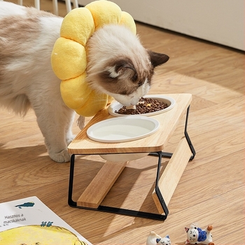 Macska etetőállvány kerámia tál és fa keretből, dönthető kialakítás a kiborzás megelőzésére, márka Aile sheng