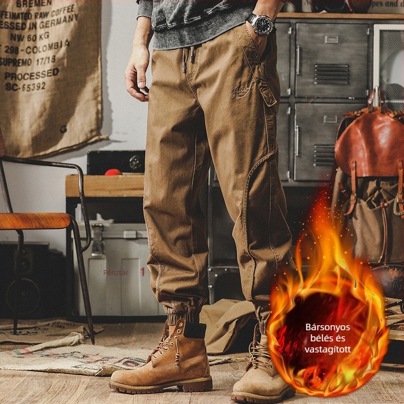 Pamutból fleece belsővel ellátott lazán szabott munkanadrág, középmagas derék, övvel, egyszínű, bokán zárt fazon