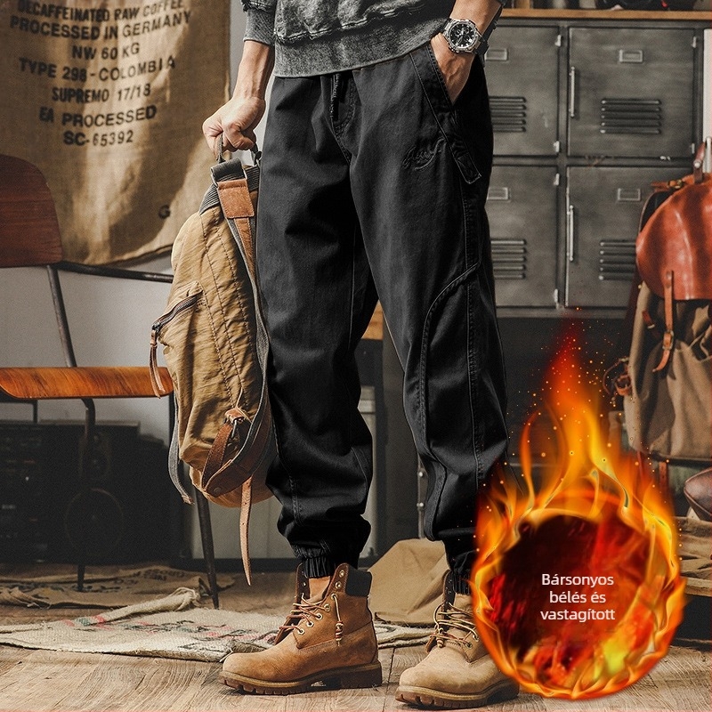 Pamutból fleece belsővel ellátott lazán szabott munkanadrág, középmagas derék, övvel, egyszínű, bokán zárt fazon