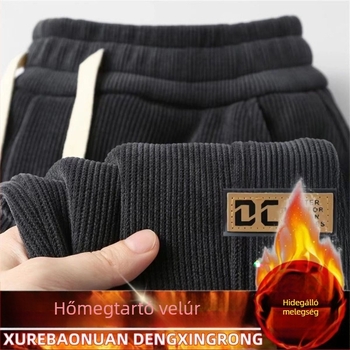 Kordbársony férfi nadrág fleece-béléssel, téli sportos-napi viselet, lazán szabott, középső derekú, mintás betűkkel