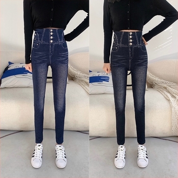 Modál anyagú cropped leggings, magas elasztikusság, karcsúsított szabás, mintázat