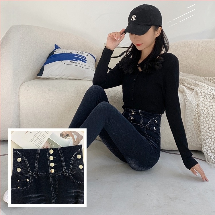 Modál anyagú cropped leggings, magas elasztikusság, karcsúsított szabás, mintázat