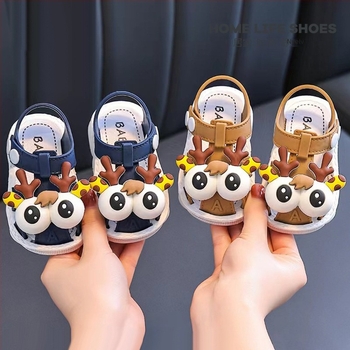 Lányoknak szóló nyári szandál karikatúra mintával, csúszásmentes talppal, csatokkal záródó, PVC felsőrész és talp, 1–6 éveseknek