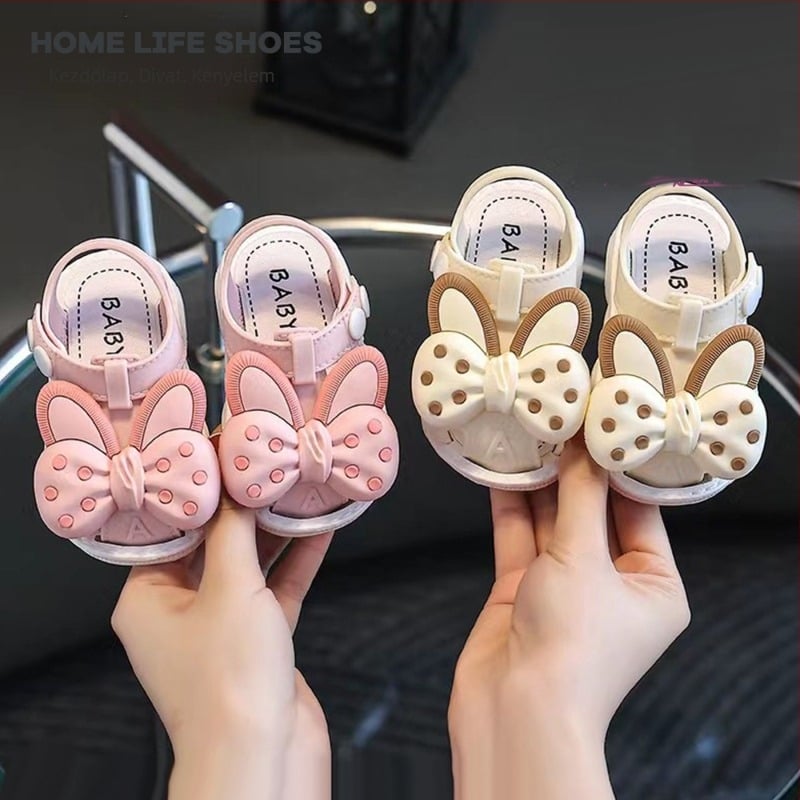 Lányoknak szóló nyári szandál karikatúra mintával, csúszásmentes talppal, csatokkal záródó, PVC felsőrész és talp, 1–6 éveseknek